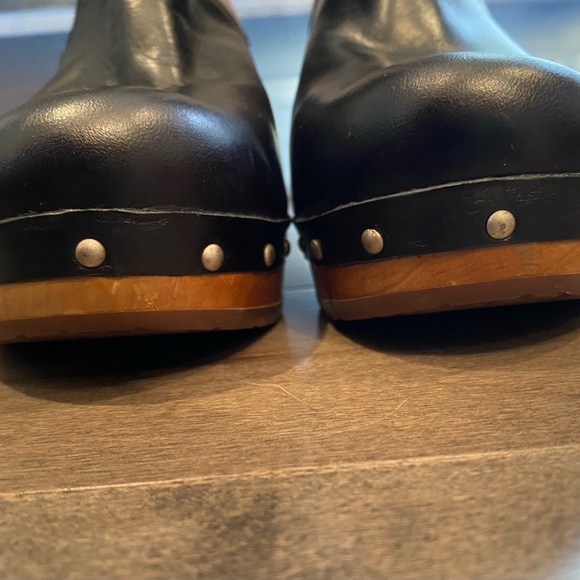 UGG Black Lynnea 1958 Shearling Clog Boots - Picture 9 of 16